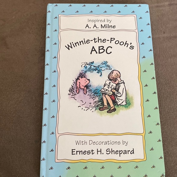 Winnie the Pooh ABC book - Picture 1 of 4